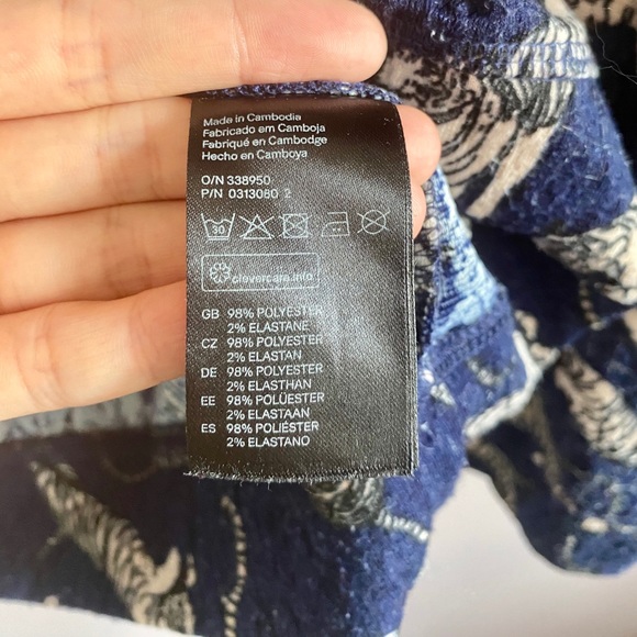 Women long sleeve top navy blue with tiger prints - Picture 5 of 5